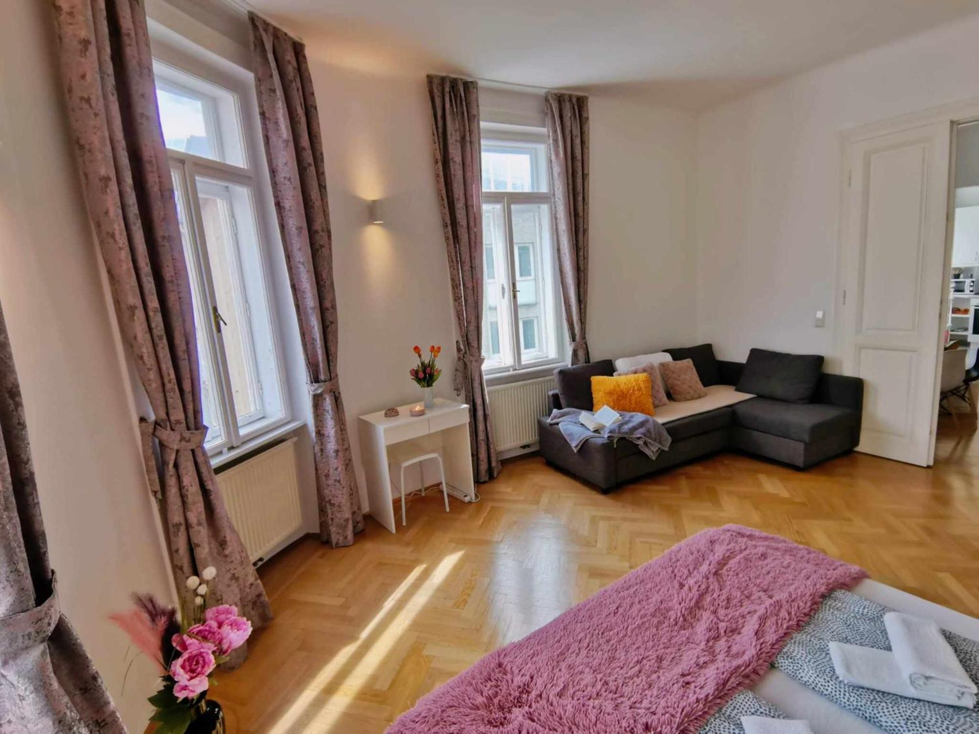 Central And Round 3 Minutes To City Shopping Center And Schoenbrunn Palace Виена Екстериор снимка