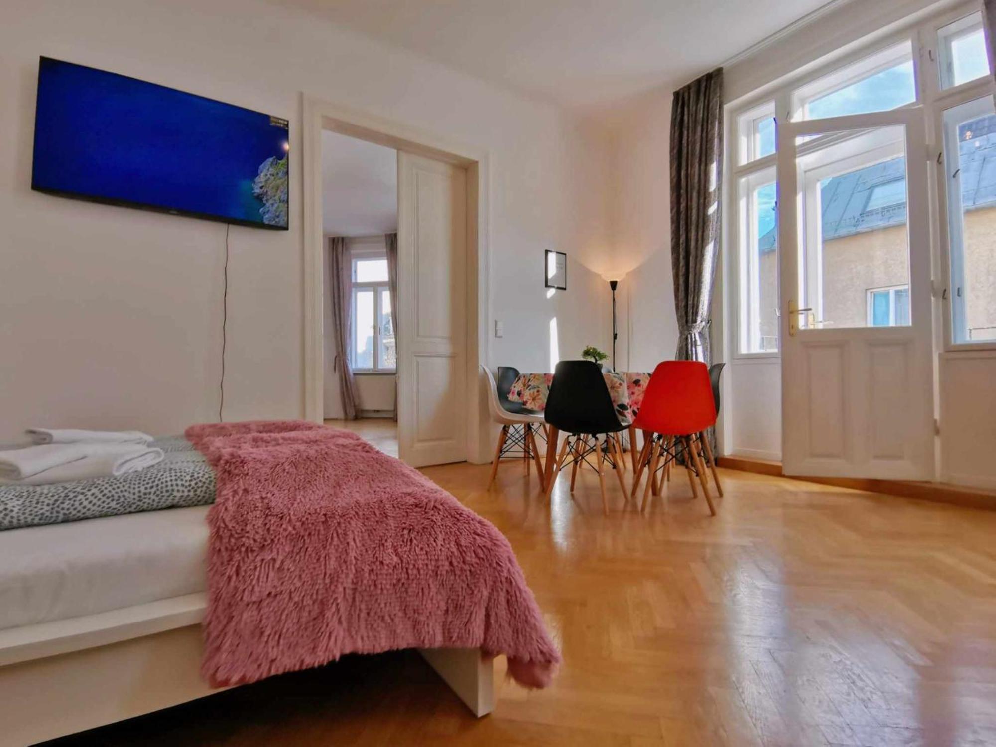 Central And Round 3 Minutes To City Shopping Center And Schoenbrunn Palace Виена Екстериор снимка