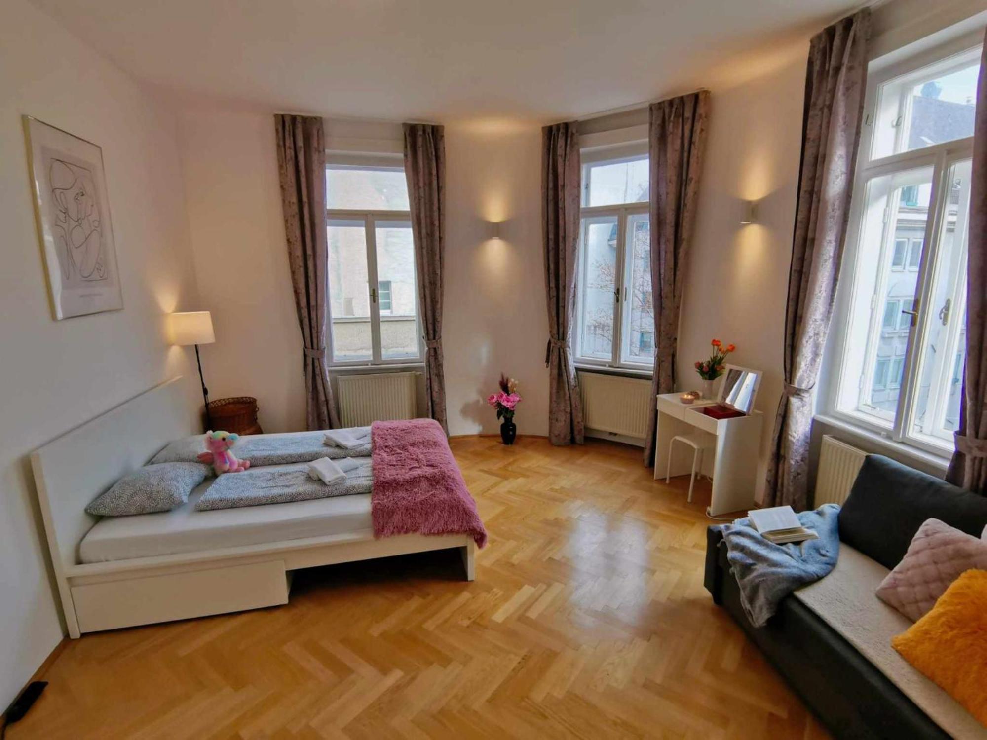 Central And Round 3 Minutes To City Shopping Center And Schoenbrunn Palace Виена Екстериор снимка