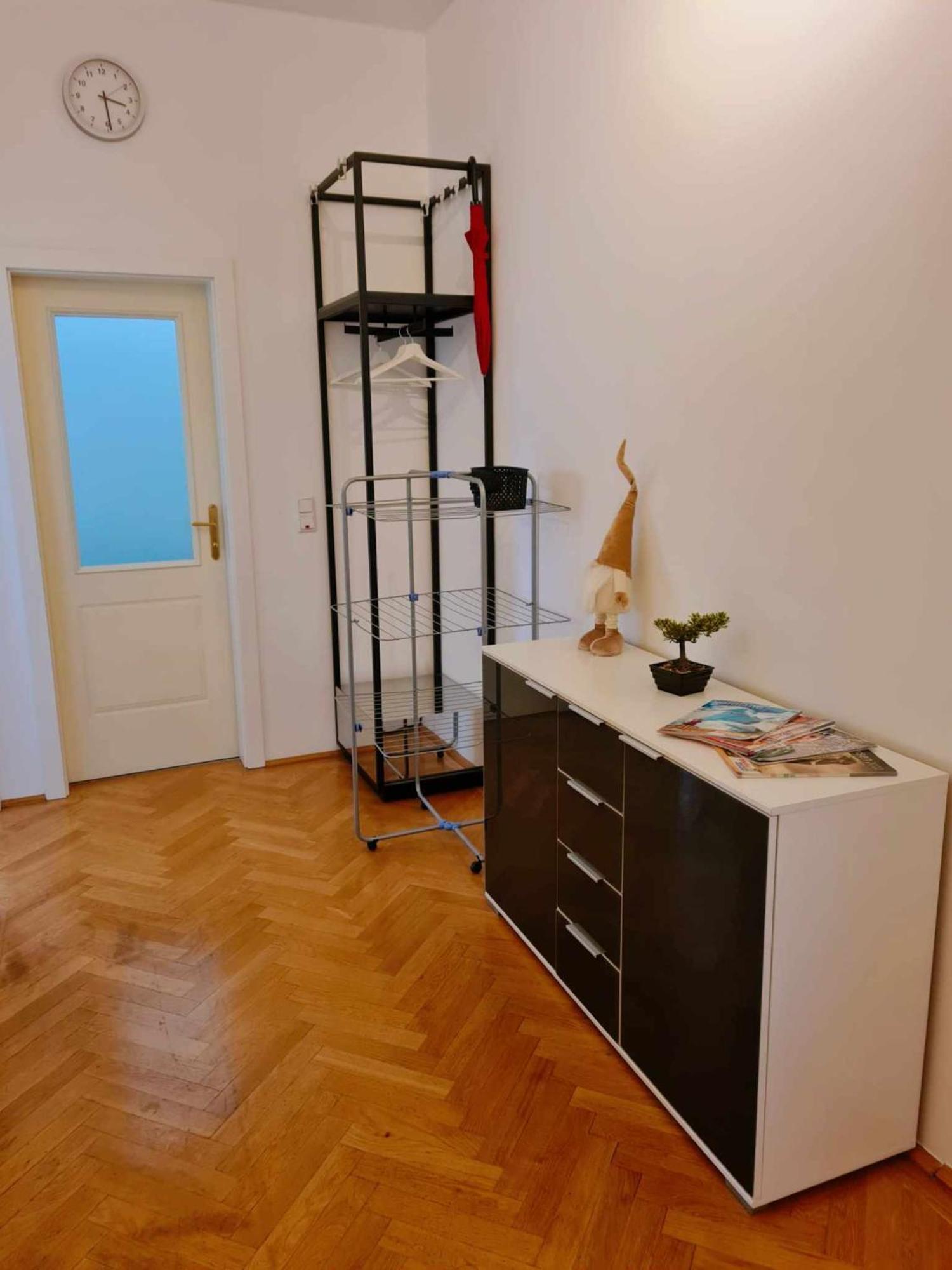 Central And Round 3 Minutes To City Shopping Center And Schoenbrunn Palace Виена Екстериор снимка